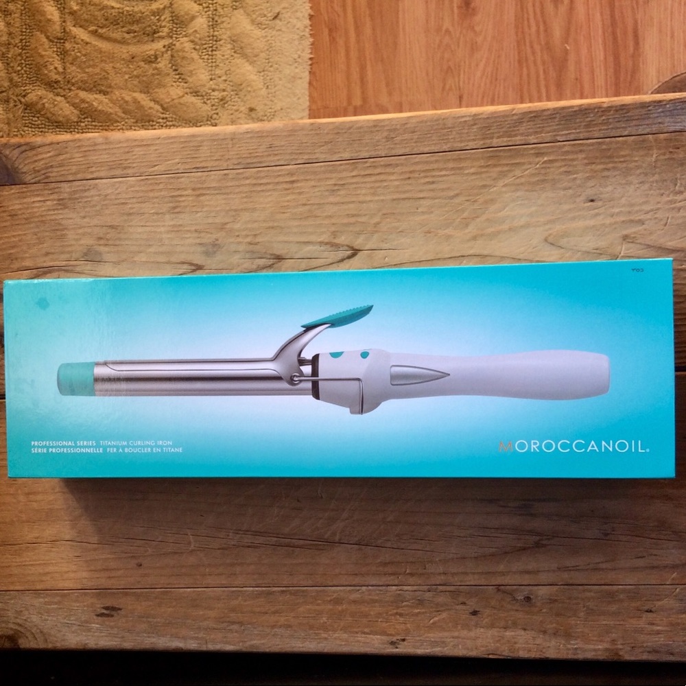 New in box Moroccan Oil Titanium 1” curling iron
